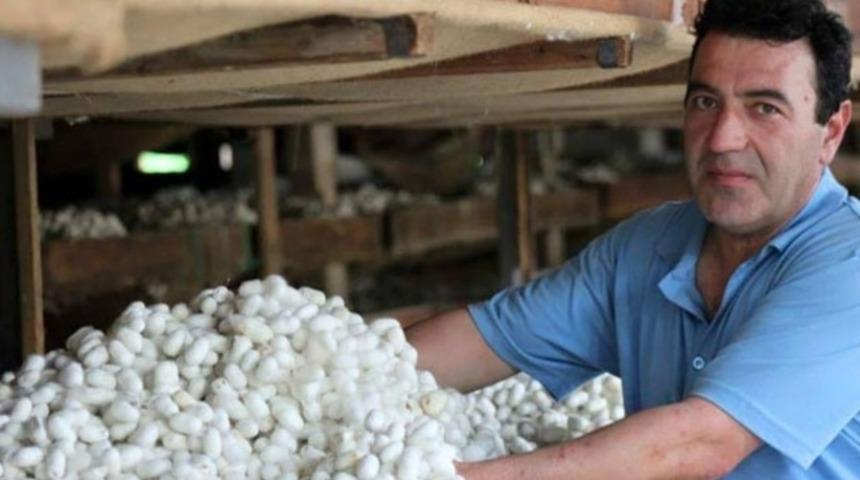 Evlerinde b&ouml;cek yetiştirerek 5 bin lira kazandılar