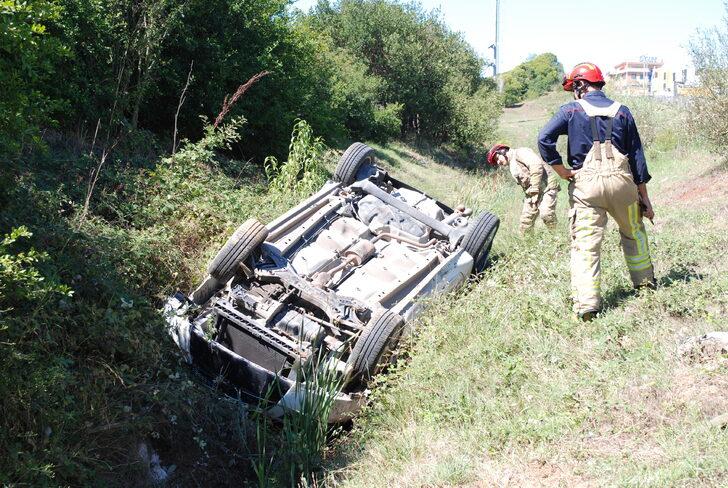 Sancaktepe'de devrilen otomobildeki anne ve oğlu yaralandı G1