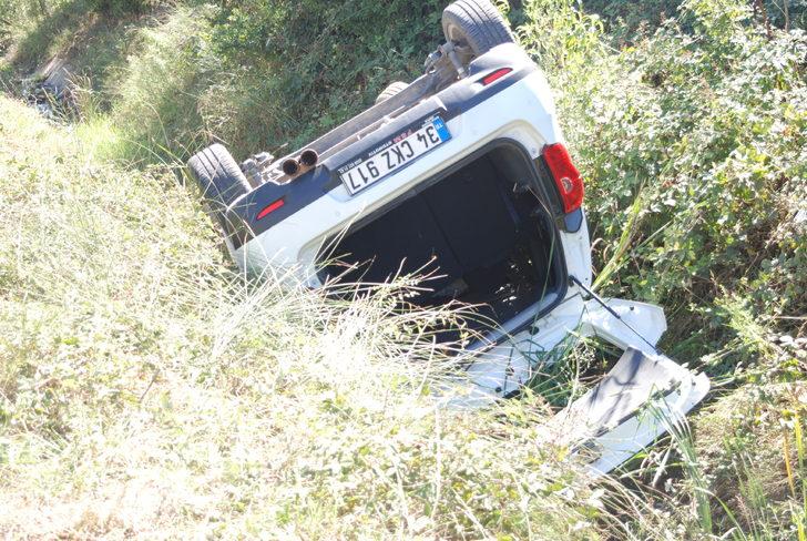 Sancaktepe'de devrilen otomobildeki anne ve oğlu yaralandı G2