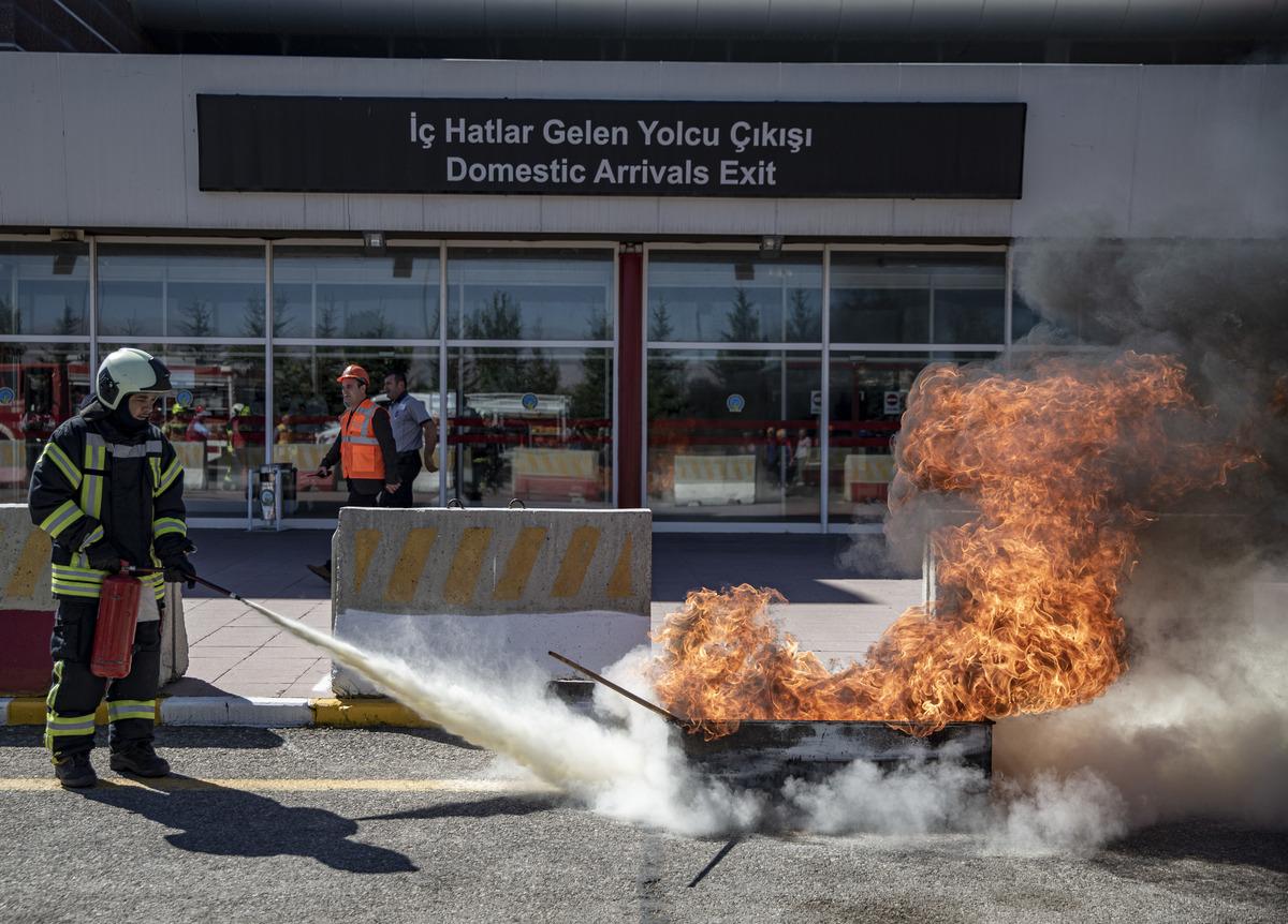 Erzurum Havalimanı'nda deprem ve yangın tatbikatı