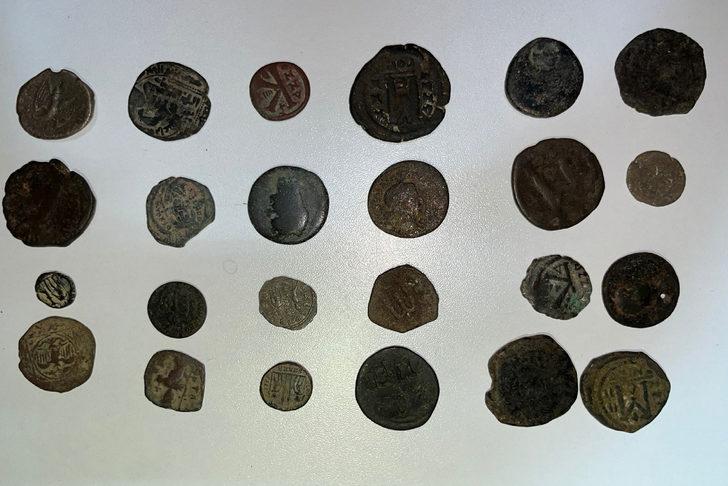 Elazığ'da 470 tarihi sikke satmak isteyen şüpheli suçüstü yakalandı G2