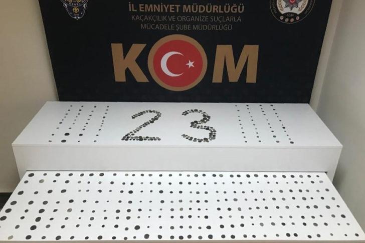 Elazığ'da 470 tarihi sikke satmak isteyen şüpheli suçüstü yakalandı G3