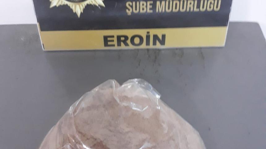 Hatay'da eroin ele geçirilen otomobildeki 2 şüpheli tutuklandı