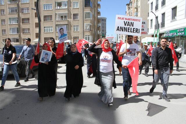 Vanlı aileler HDP İl Başkanlığı önündeki eylemlerini sürdürdü