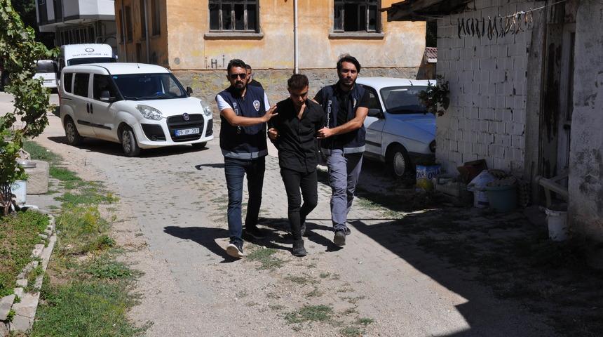 Amasya'da kuyumcuyu silah tehdidiyle soyan zanlı yakalandı