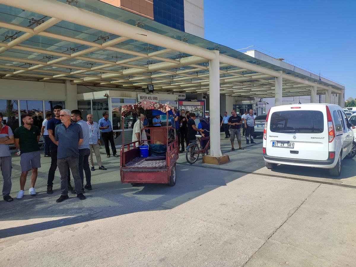 Adana'da sağlık kontrol&uuml;ne g&ouml;t&uuml;r&uuml;len hırsızlık zanlısı polisin elinden ka&ccedil;tı