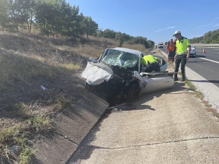 Otoyolda tıra arkadan çarpan otomobilin sürücüsü öldü G3