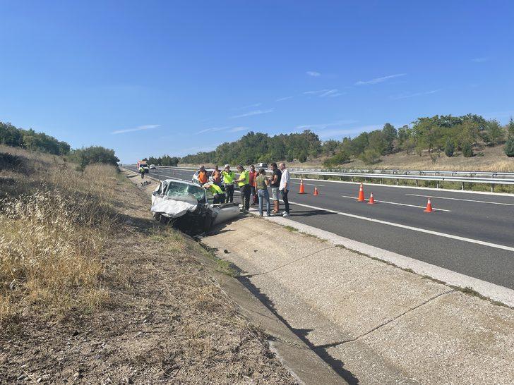 Otoyolda tıra arkadan çarpan otomobilin sürücüsü öldü G4
