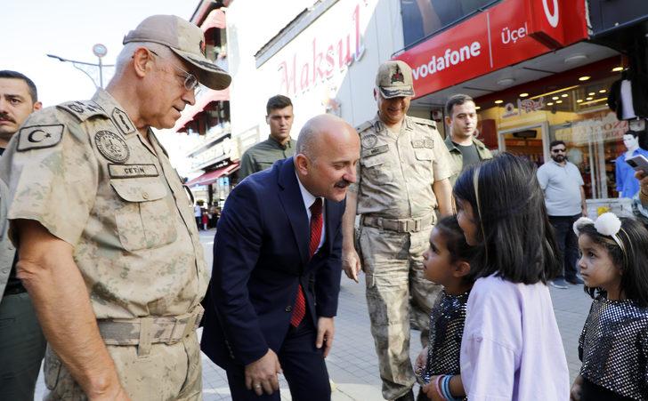 Jandarma Genel Komutanı Orgeneral Çetin Ağrı'da esnaf ile şehit ve gazi yakınlarıyla buluştu G1