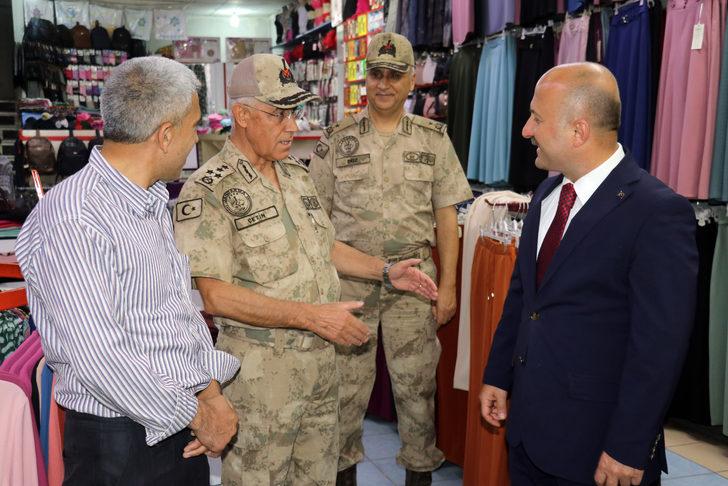 Jandarma Genel Komutanı Orgeneral Çetin Ağrı'da esnaf ile şehit ve gazi yakınlarıyla buluştu G3