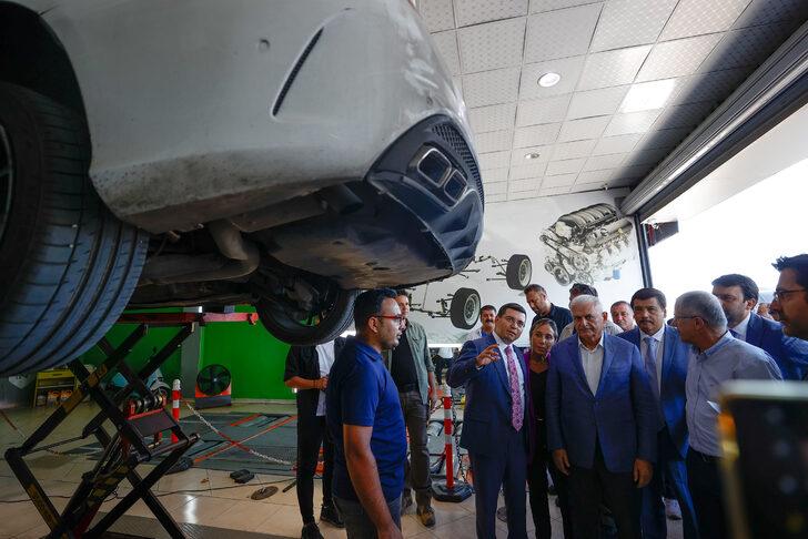 AK Parti Genel Başkanvekili Yıldırım, Antalya'da sanayi esnafını ziyaret etti G1