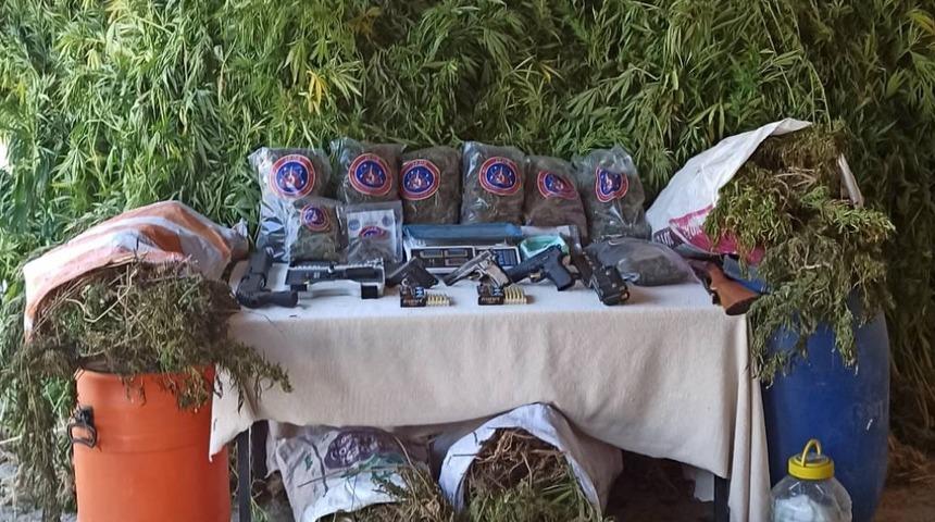 Sakarya'da 70 kilogram esrar ele geçirilen operasyonda 3 şüpheli yakalandı