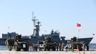 İzmir'de Silah ve Fotoğraf sergisi açıldı