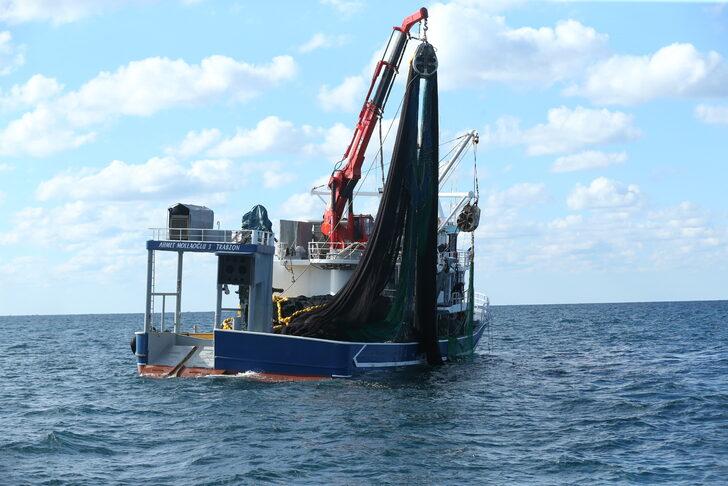 Karadeniz'de avlanan gırgır teknelerinde "balık boyu" denetimi yapıldı G3