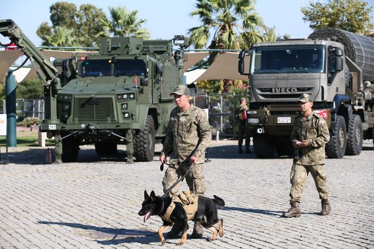 İzmir'de "Silah ve Fotoğraf" sergisi açıldı G5