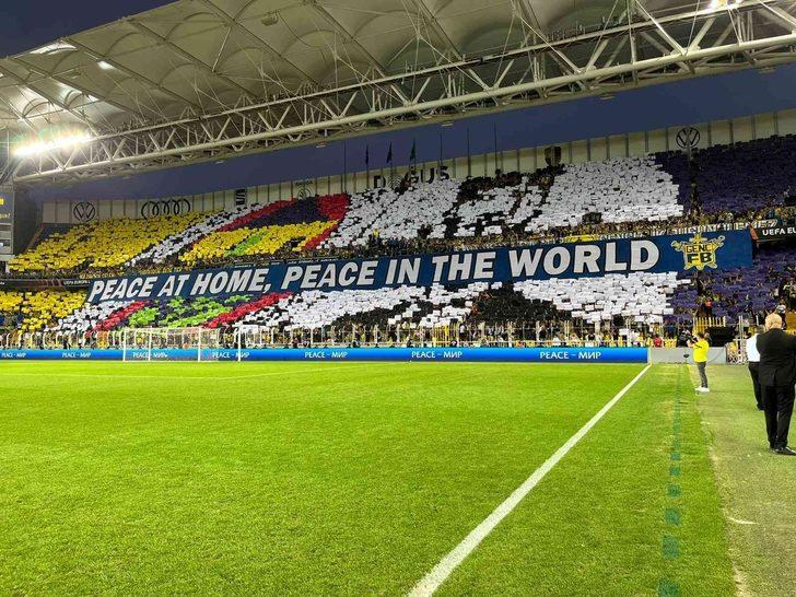 Son dakika: Fenerbahçe - Dinamo Kiev maçının ardından saha karıştı! Jorge Jesus'tan Georgiy Bushchan'a 'yatmaya devam et' hareketi... G1