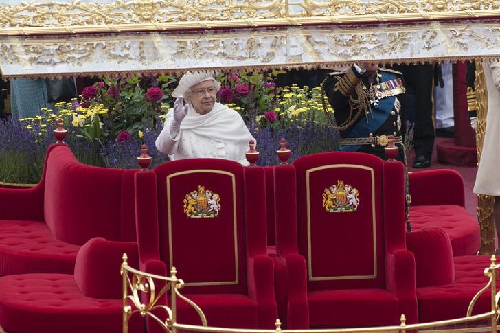Kraliçe 2. Elizabeth'in hayatından detaylar! İngiltere tarihinin en uzun tahtta kalan hükümdarı oldu, 15 başbakan gördü G3