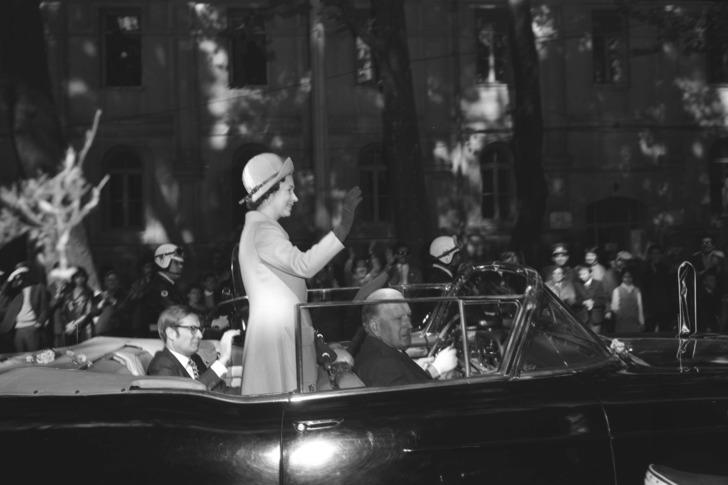 Kraliçe 2. Elizabeth'in hayatından detaylar! İngiltere tarihinin en uzun tahtta kalan hükümdarı oldu, 15 başbakan gördü G2