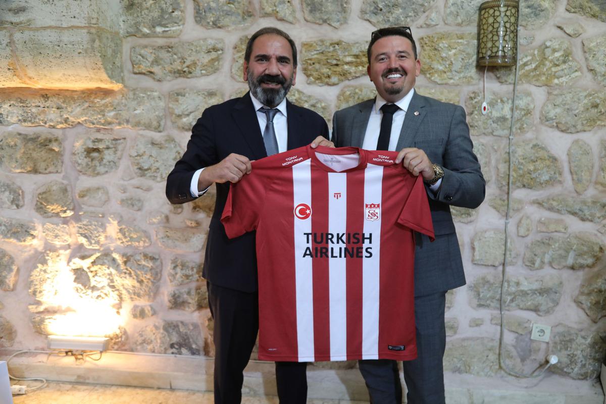 Sivassporlu y&ouml;neticiler, Slavia Prag y&ouml;neticileriyle bir araya geldi