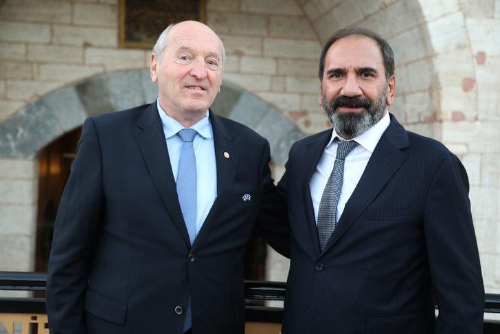 Sivassporlu yöneticiler, Slavia Prag yöneticileriyle bir araya geldi G4