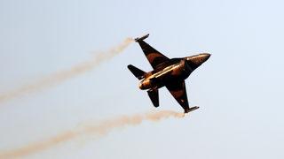 SOLOTÜRK Manisa'da gösteri uçuşu yaptı