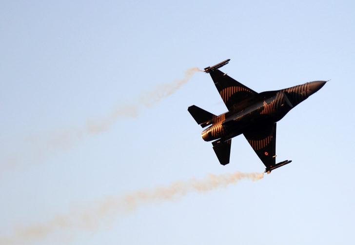 SOLOTÜRK Manisa'da gösteri uçuşu yaptı G2