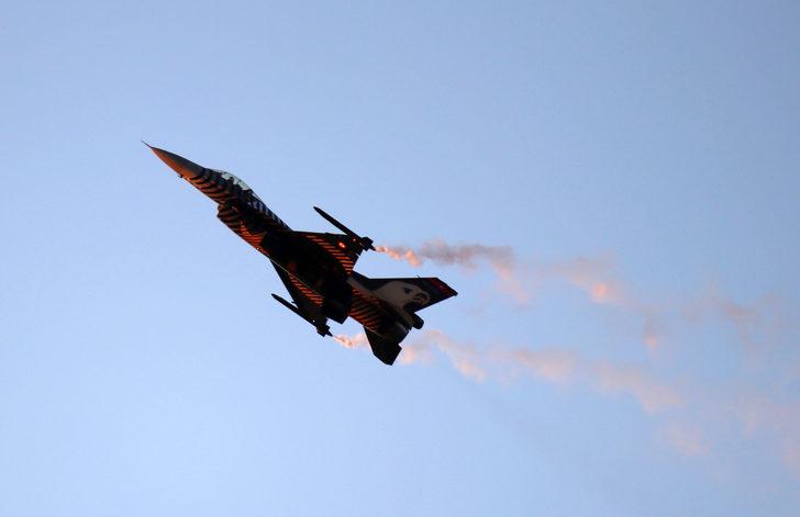 SOLOTÜRK Manisa'da gösteri uçuşu yaptı G5