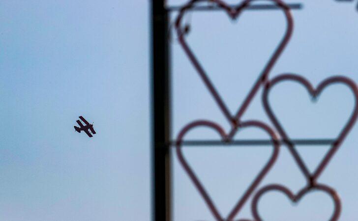 Kadın akrobasi pilotu Semin Öztürk Şener, İzmir'de prova yaptı G3