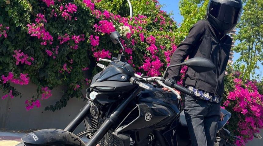 Mersin'de park halindeki araca çarpan motosiklet sürücüsü hayatını kaybetti