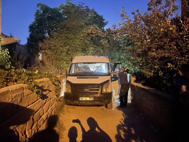 Kayseri'de polisten kaçarken 5 araca çarpan, 1 çocuğu yaralayan kişi yakalandı G3