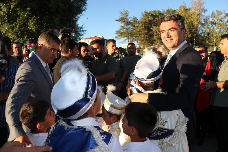 Erzurum'da devlet korumasındaki çocuklara valinin makam aracı ve protokol araçlarıyla sünnet konvoyu G2