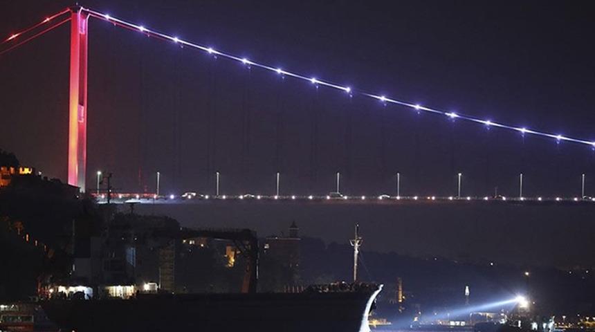 Son dakika: İstanbul Boğazı'nda devasa gemi arızalandı!