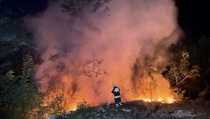 Düzce OSB çöplüğünde çıkan yangın itfaiye tarafından söndürüldü G2