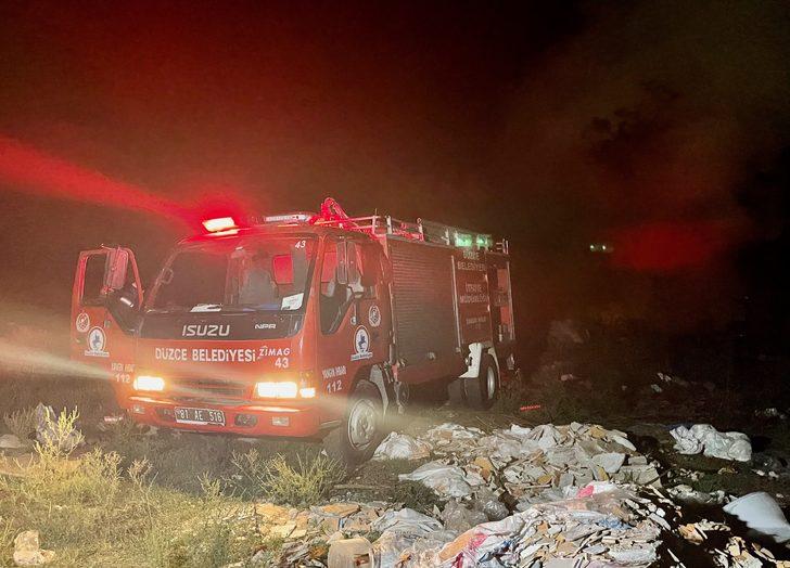 Düzce OSB çöplüğünde çıkan yangın itfaiye tarafından söndürüldü G3