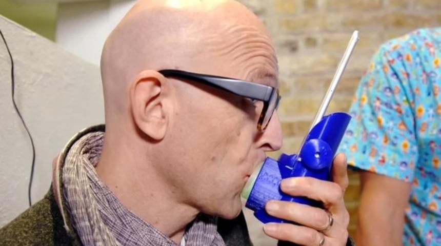 Sanal &ouml;p&uuml;c&uuml;k cihazı Kissenger 