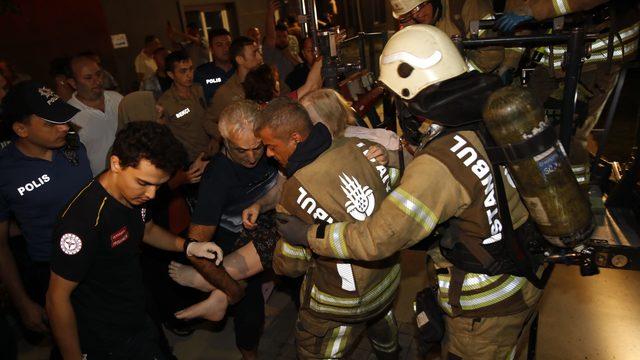 Son dakika: Bayrampaşa Kiptaş konutlarında korkutan yangın! Mahsur kalanları itfaiye kurtardı  