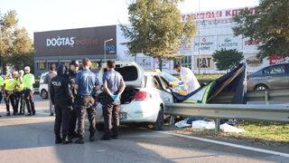 Bursa'da bariyere çarpan otomobilin sürücüsü hayatını kaybetti