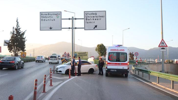 Bursa'da bariyere çarpan otomobilin sürücüsü hayatını kaybetti G3