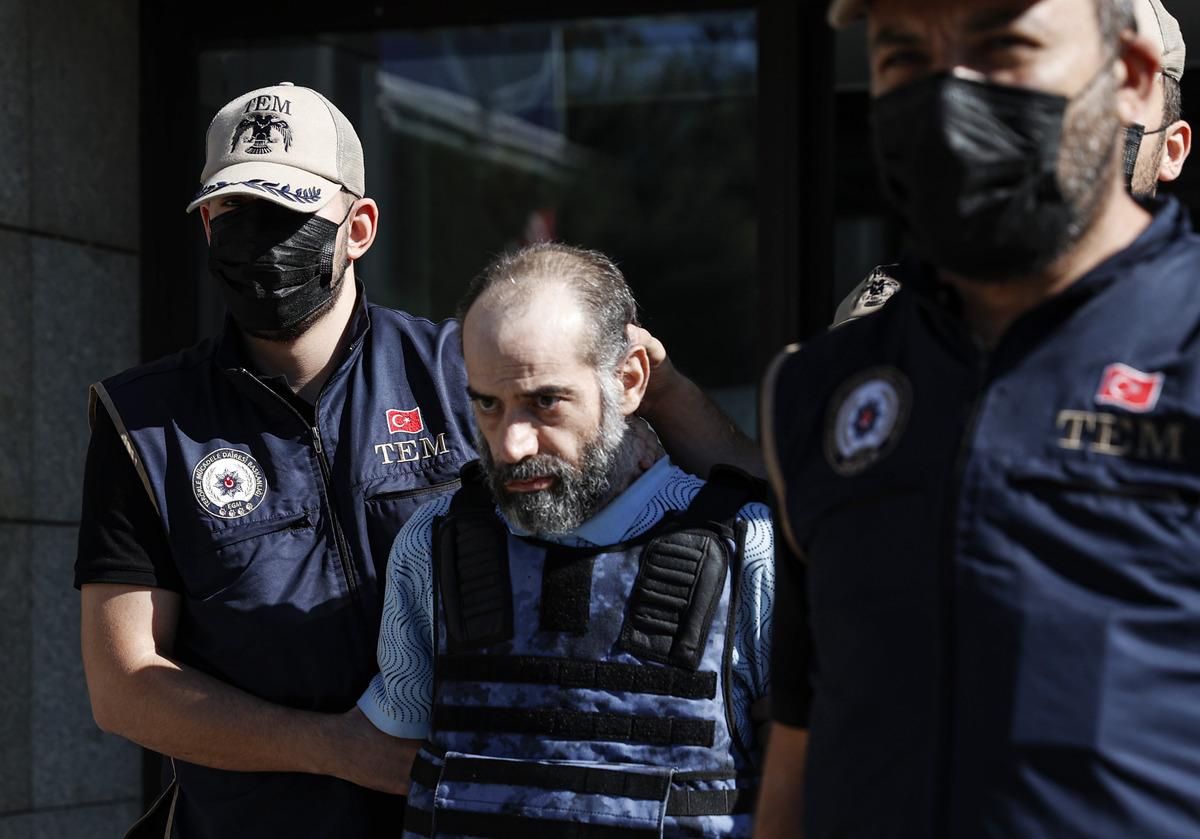 T&uuml;rkiye'de yakalanan DEAŞ'ın s&ouml;zde &uuml;st d&uuml;zey y&ouml;neticisi adliyeye sevk edildi