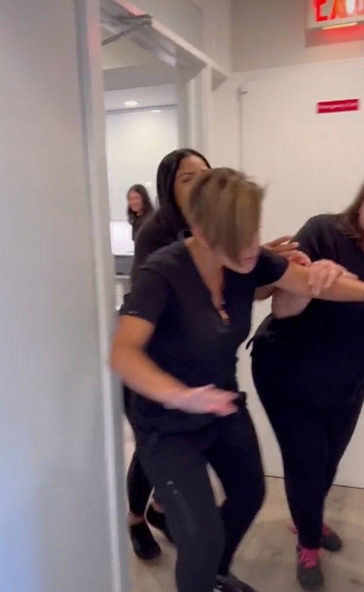 Dünyanın en büyük ağzına sahip kadını dişçi muayenesine gitti! Kırmızı halı serilince sosyal medyada gündem oldu G2