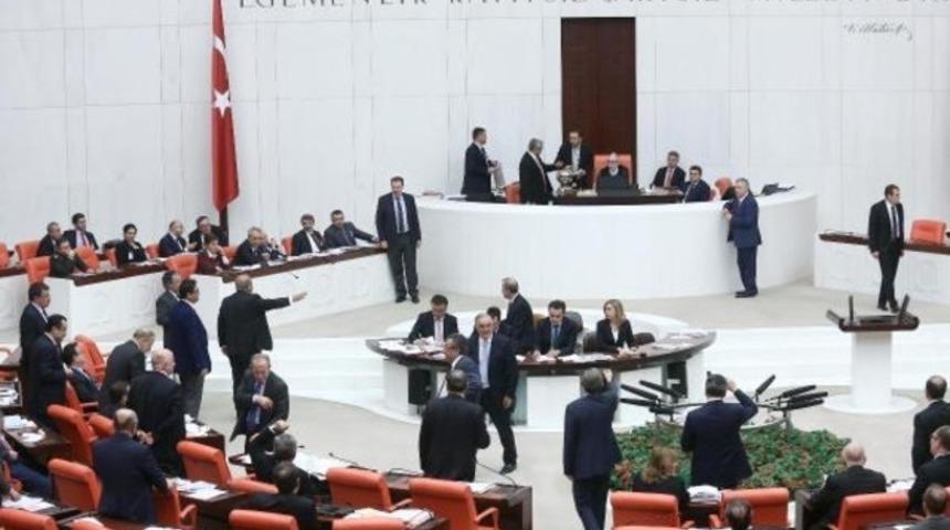 İ&ccedil; G&uuml;venlik Paketi Meclis'ten ge&ccedil;ti