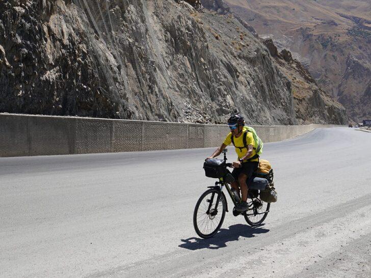 Emekli postacı Samsun'dan Hakkari'ye pedal çevirdi G2
