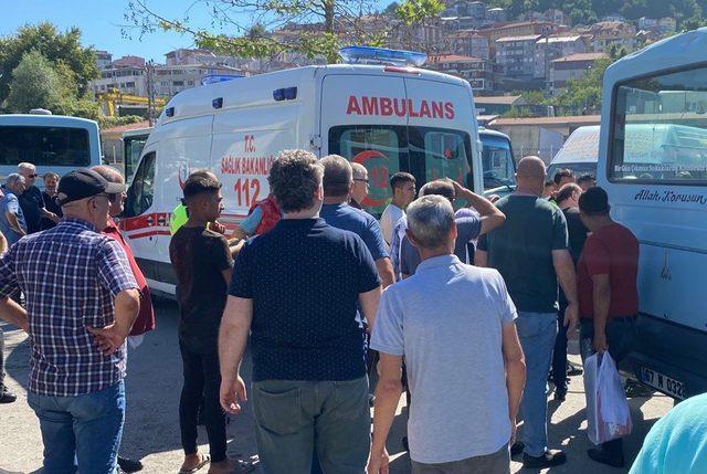 Zonguldak'ta gölgesine oturduğu minibüsün altında kalan yaşlı adam öldü