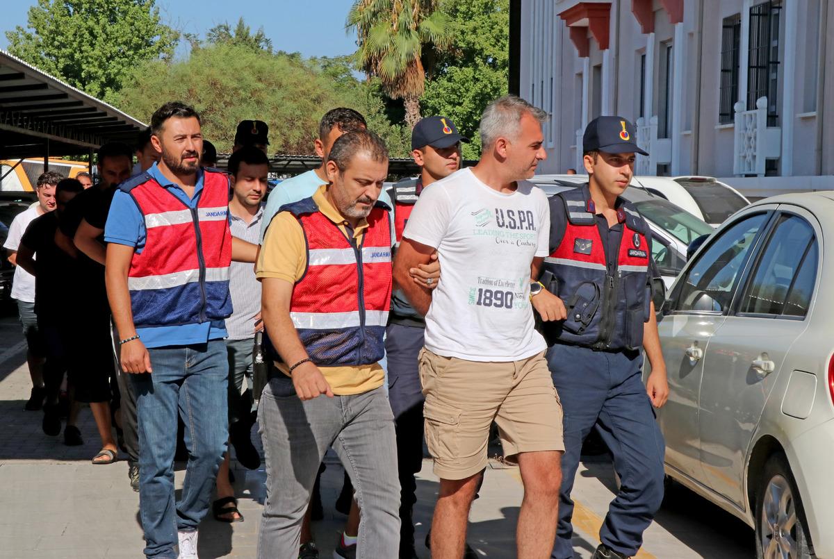 Muğla'da Yunanistan'a ka&ccedil;maya &ccedil;alışan 17 FET&Ouml; sanığı yakalandı