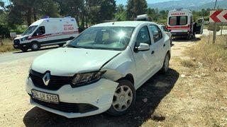 Tokat'ta iki otomobilin çarpıştığı kazada 3 kişi yaralandı