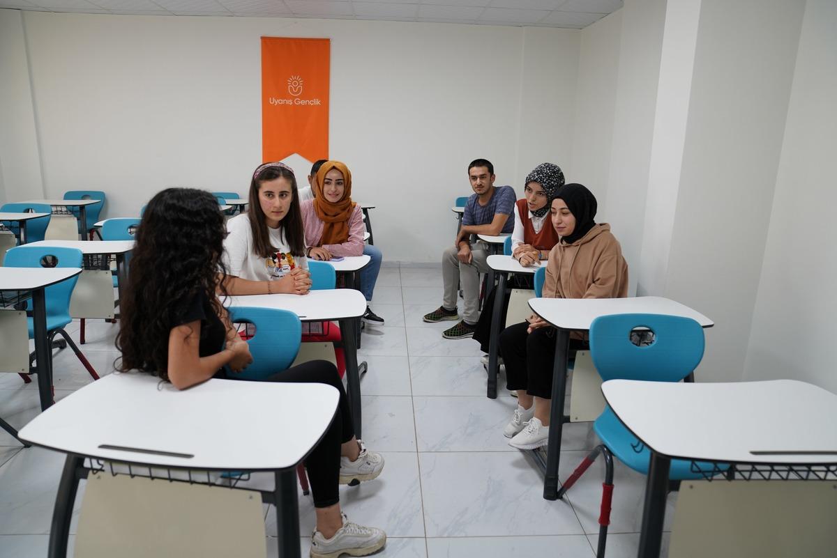 Diyarbakır'da akademi liselerinden yararlanan 800 &ouml;ğrenci &uuml;niversiteye yerleşti