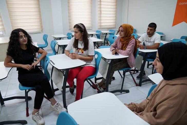 Diyarbakır'da akademi liselerinden yararlanan 800 öğrenci üniversiteye yerleşti G2