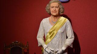 Kraliçe 2. Elizabeth'in Eskişehir'deki bal mumu heykeline ziyaretçi ilgisi