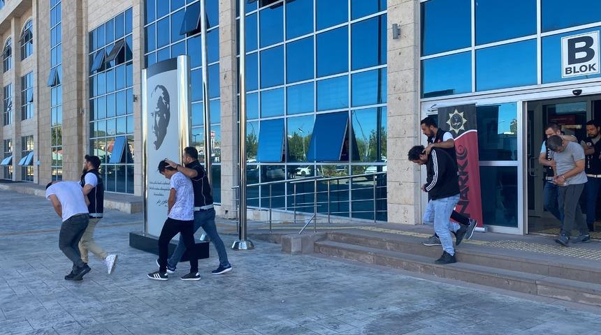 Uşak merkezli uyuşturucu operasyonunda 3 zanlı tutuklandı