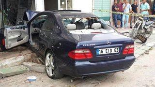 Bayram ziyaretine giderken vuruldu, aracıyla kahvehaneye girdi